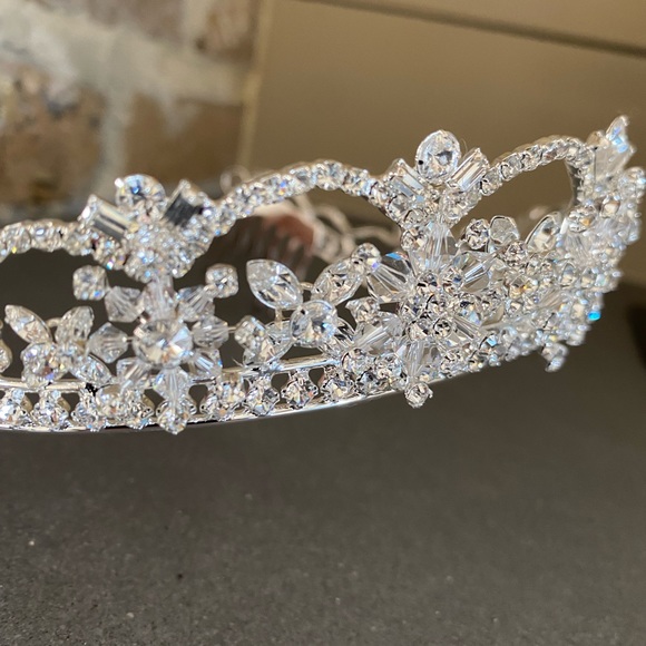 Crystal Tiara - Picture 4 of 6
